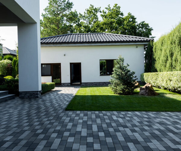 Pavers-and-Stone-Driveways